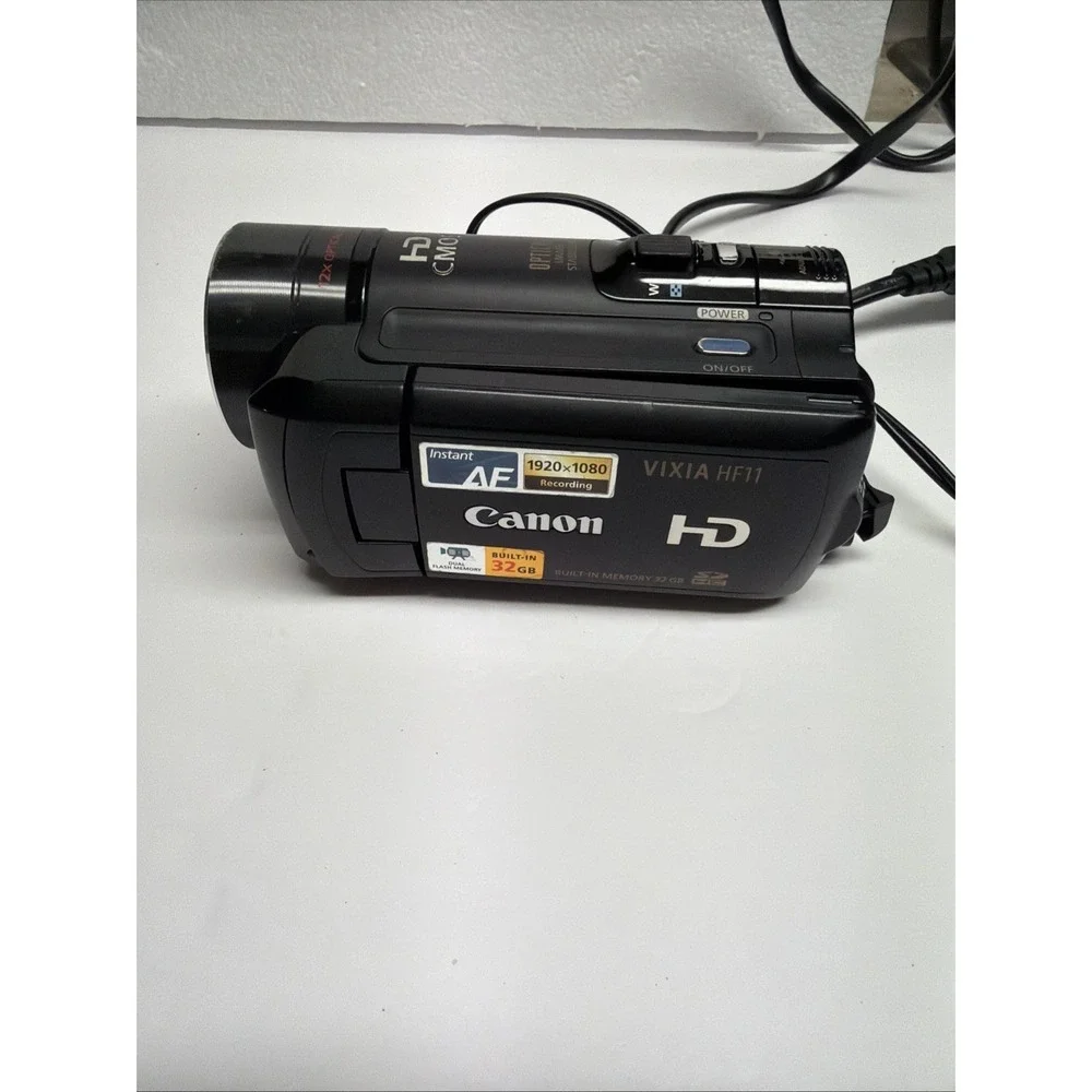 Canon VIXIA HF11 Camcorder Plus Charger Un Tested